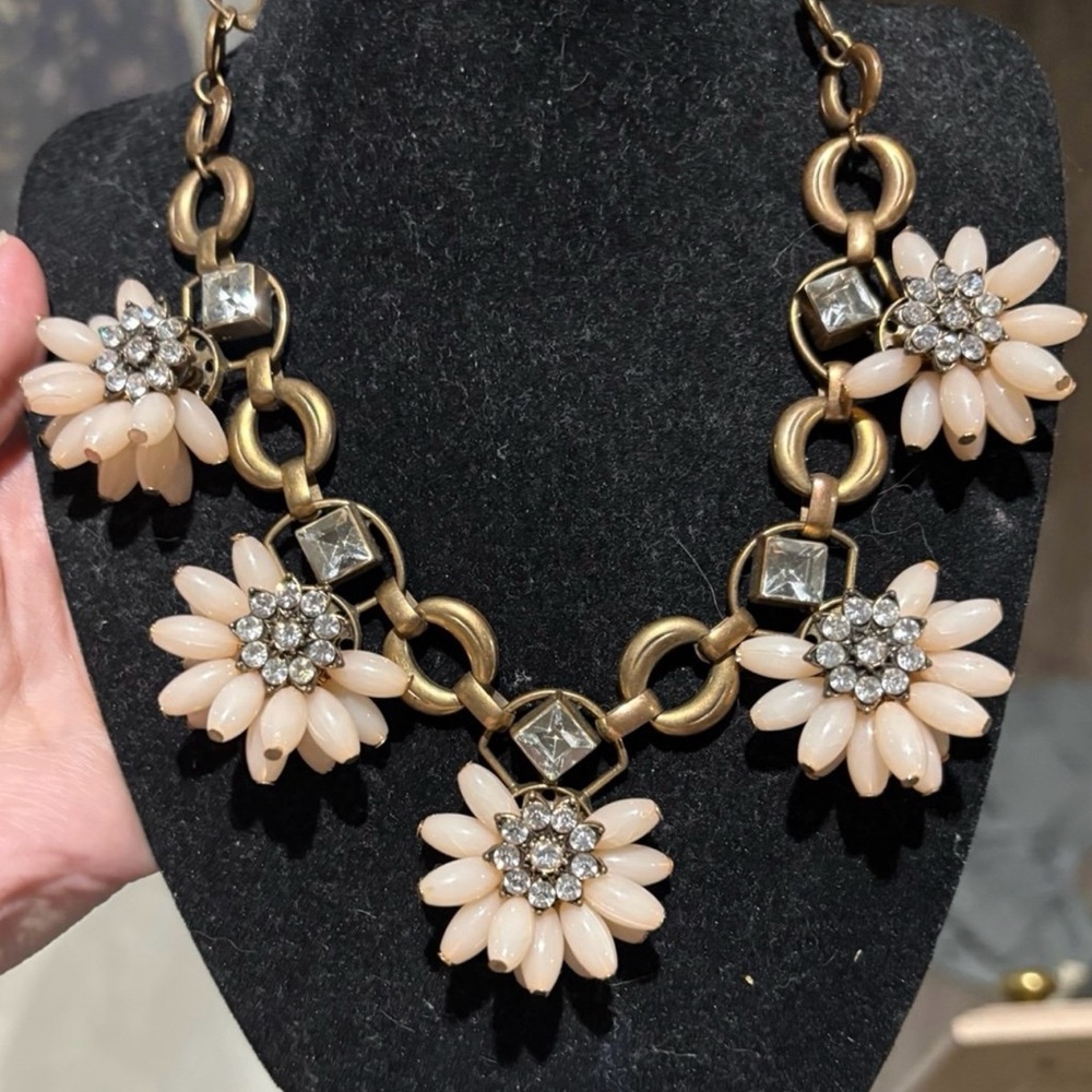 Elegant Floral Necklace